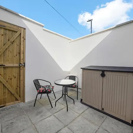 Lägenhet Beautiful 2 Bedroom House - Parking - Patio