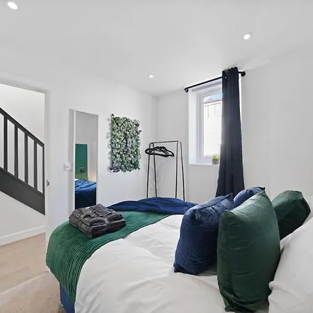 Beautiful 2 Bedroom House - Parking - Patio Lägenhet Bristol