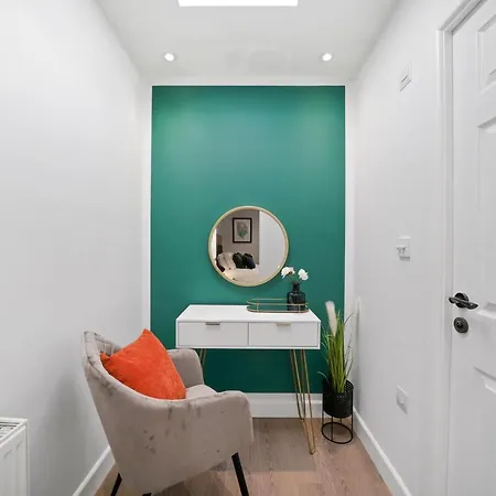 Beautiful 2 Bedroom House - Parking - Patio *